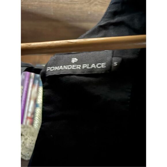 Pomander Place x Tuckernuck Julianna Bow Back Blouse In Black Size Small - Picture 5 of 6